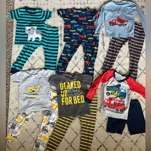 Carter’s 4T matching pajamas. 6 sets boys PJ’s